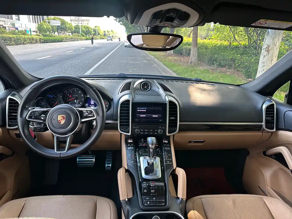 Porsche Cayenne — миниатюра 6