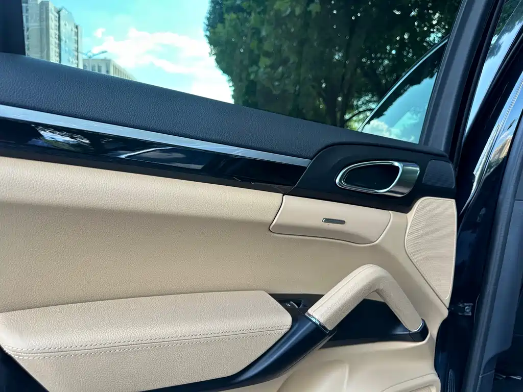 Porsche Cayenne — миниатюра 15
