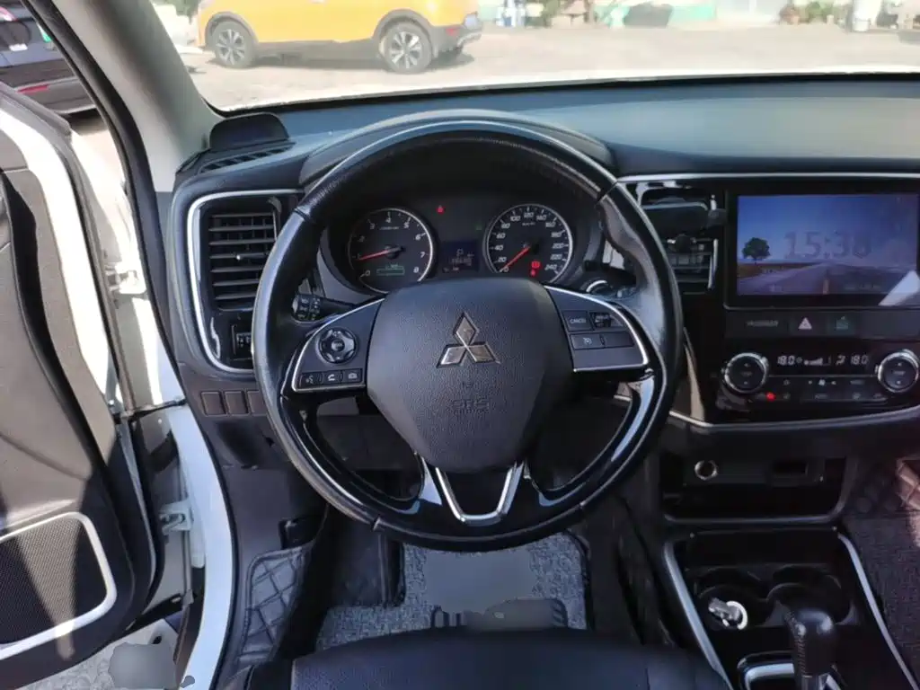 Mitsubishi Outlander — миниатюра 11
