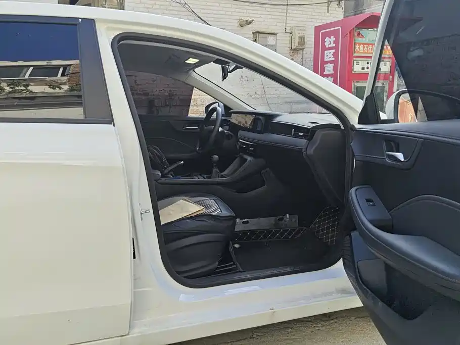Roewe i5 — миниатюра 8