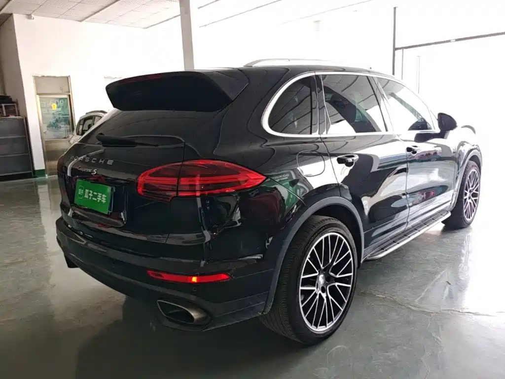 Porsche Cayenne — миниатюра 7