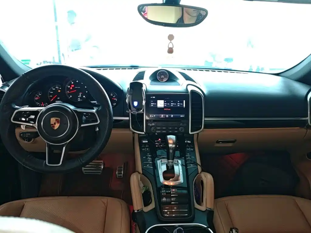 Porsche Cayenne — миниатюра 10