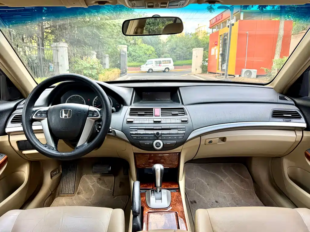 Honda Accord — миниатюра 9