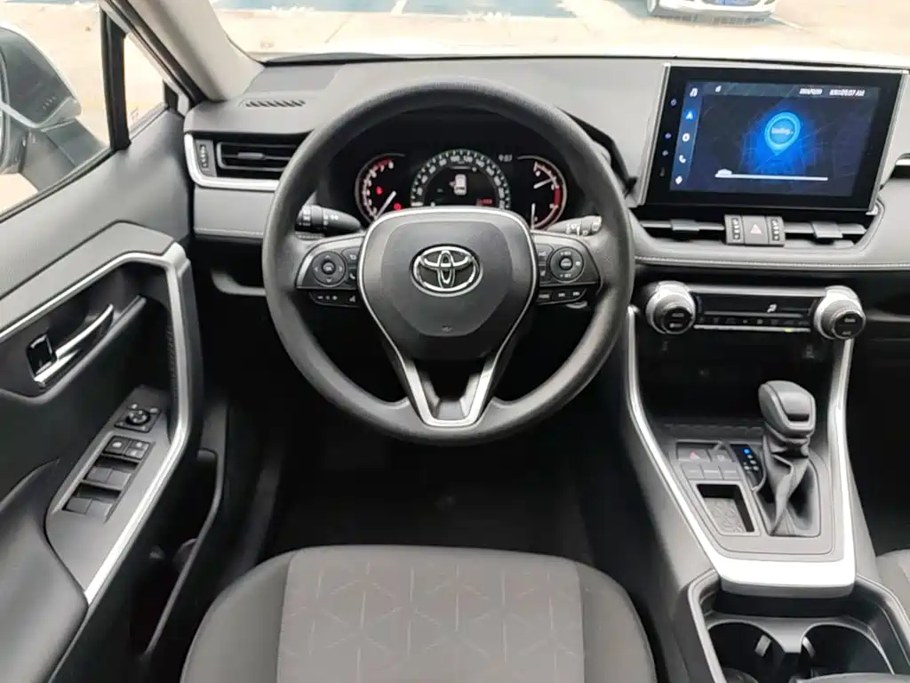 Toyota RAV4 — миниатюра 11