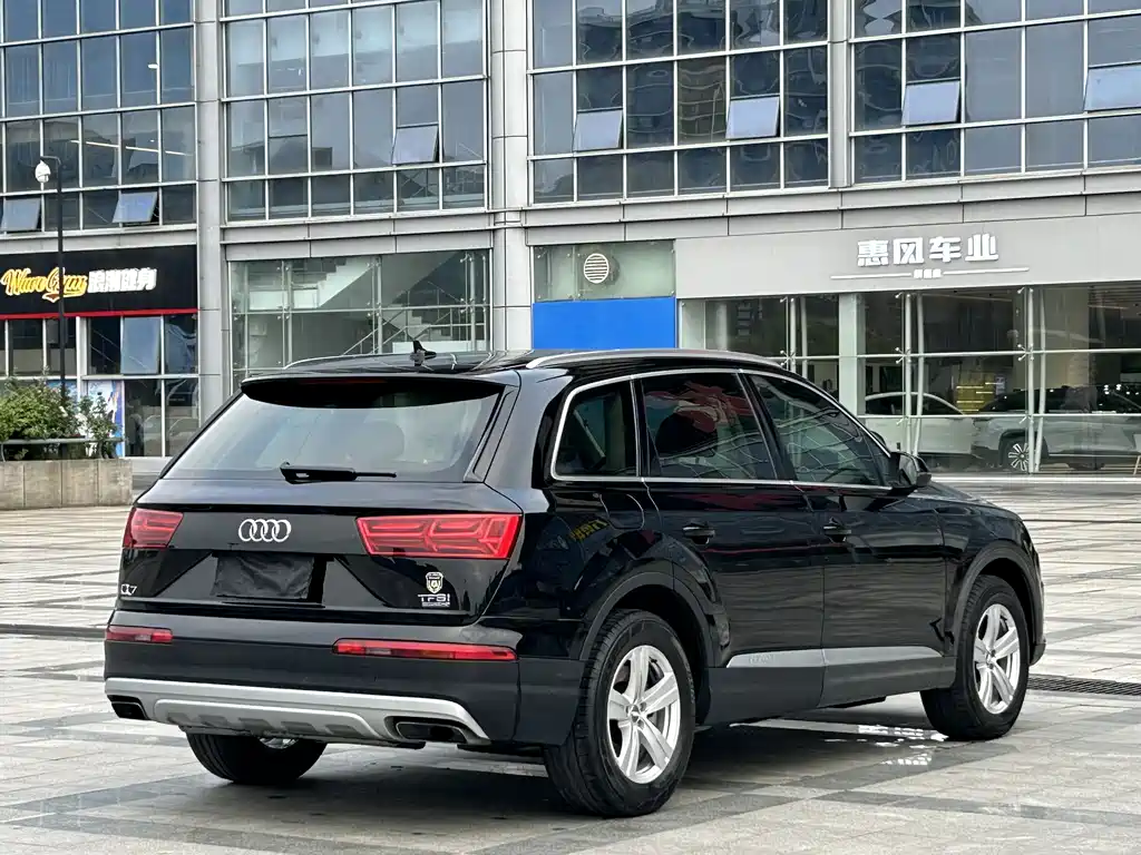 Audi Q7 — миниатюра 5