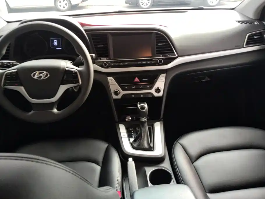 Hyundai Elantra — миниатюра 12