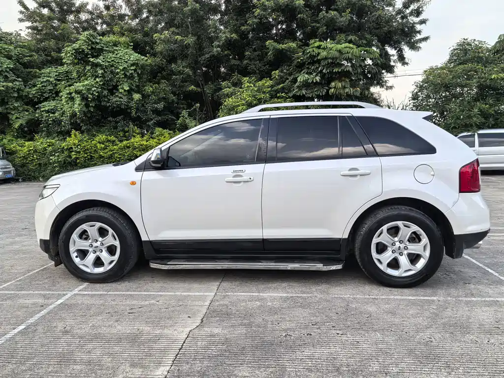 Ford Edge (Import) — миниатюра 4