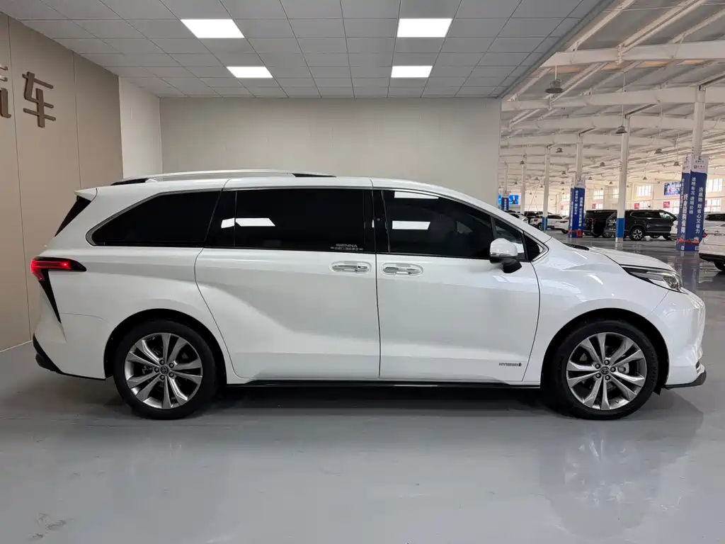 TOYOTA SIENNA