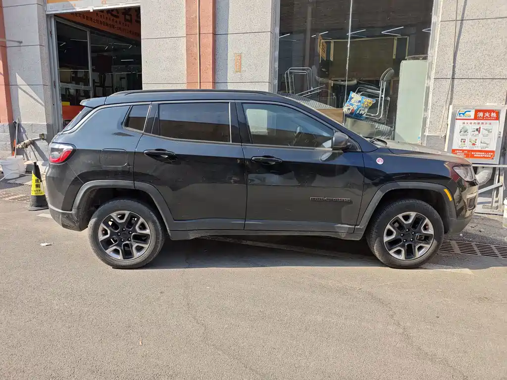 Jeep Compass — миниатюра 4