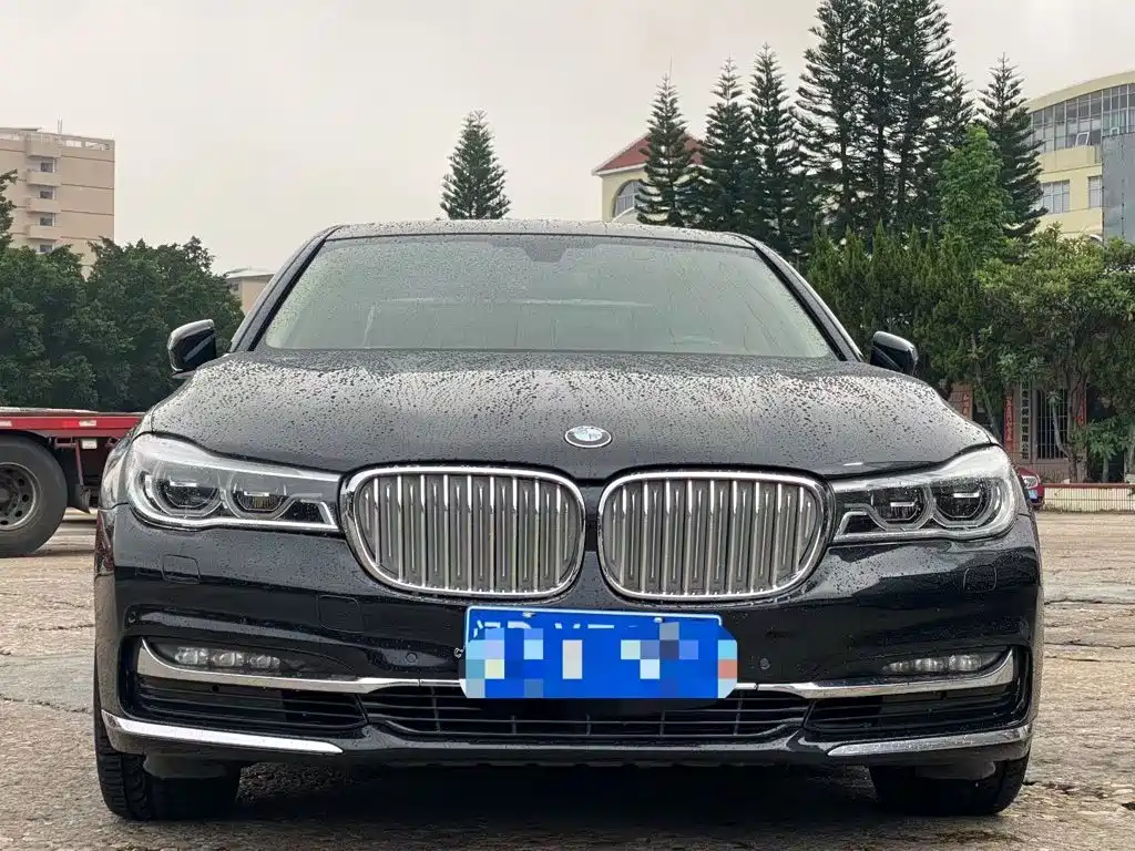 BMW 7 Series — миниатюра 2