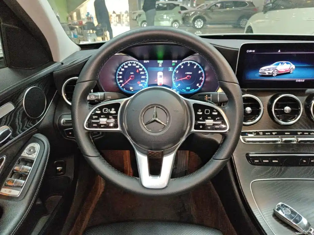 Mercedes-Benz C-Class — миниатюра 11