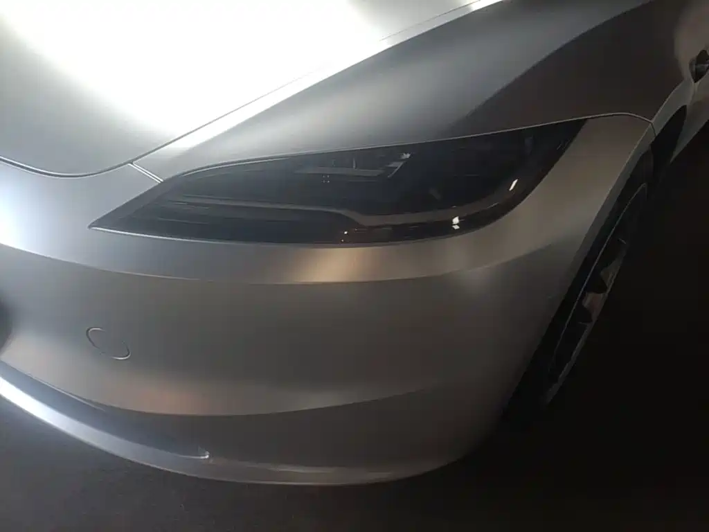 Tesla Model 3 — миниатюра 24