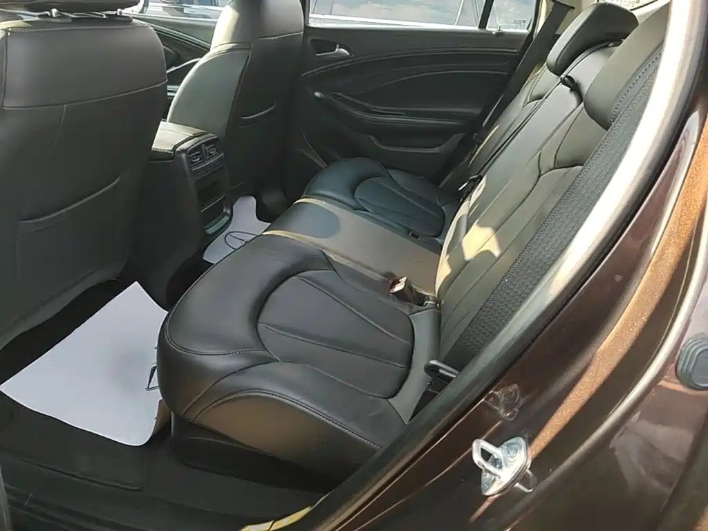Buick Envision Plus — миниатюра 17