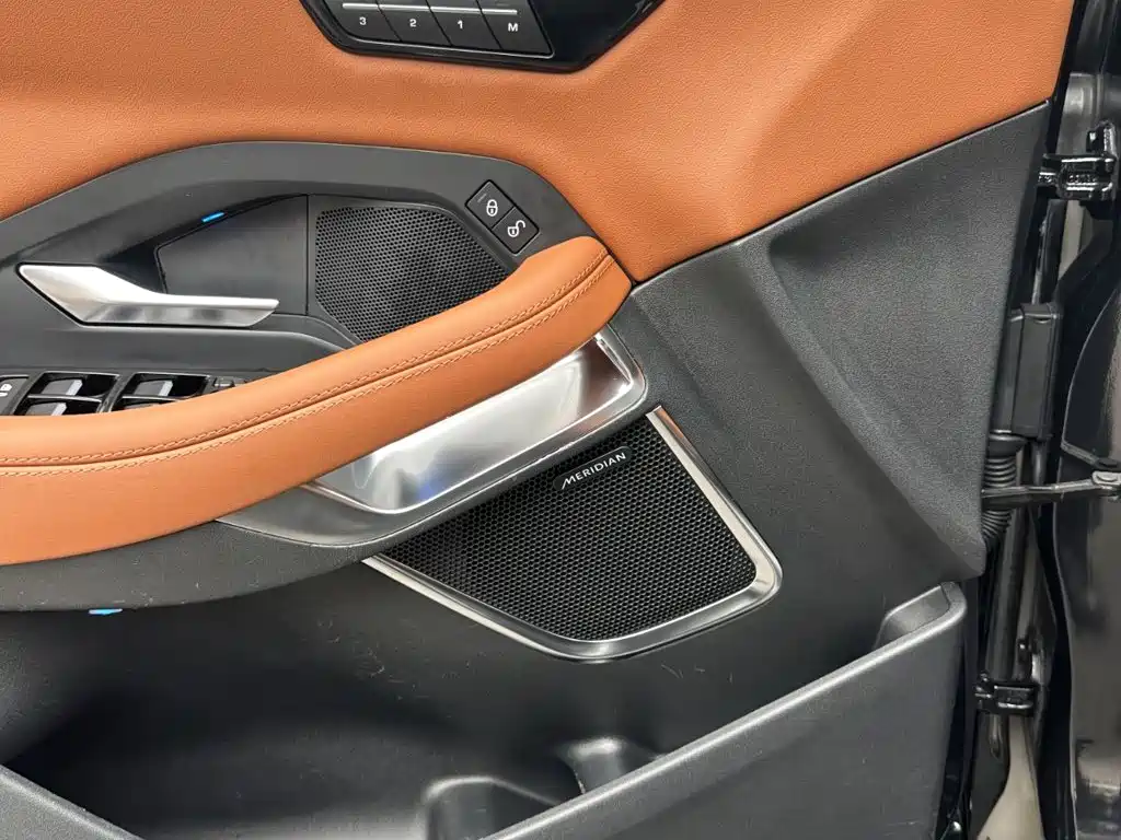 Jaguar E-PACE — миниатюра 12