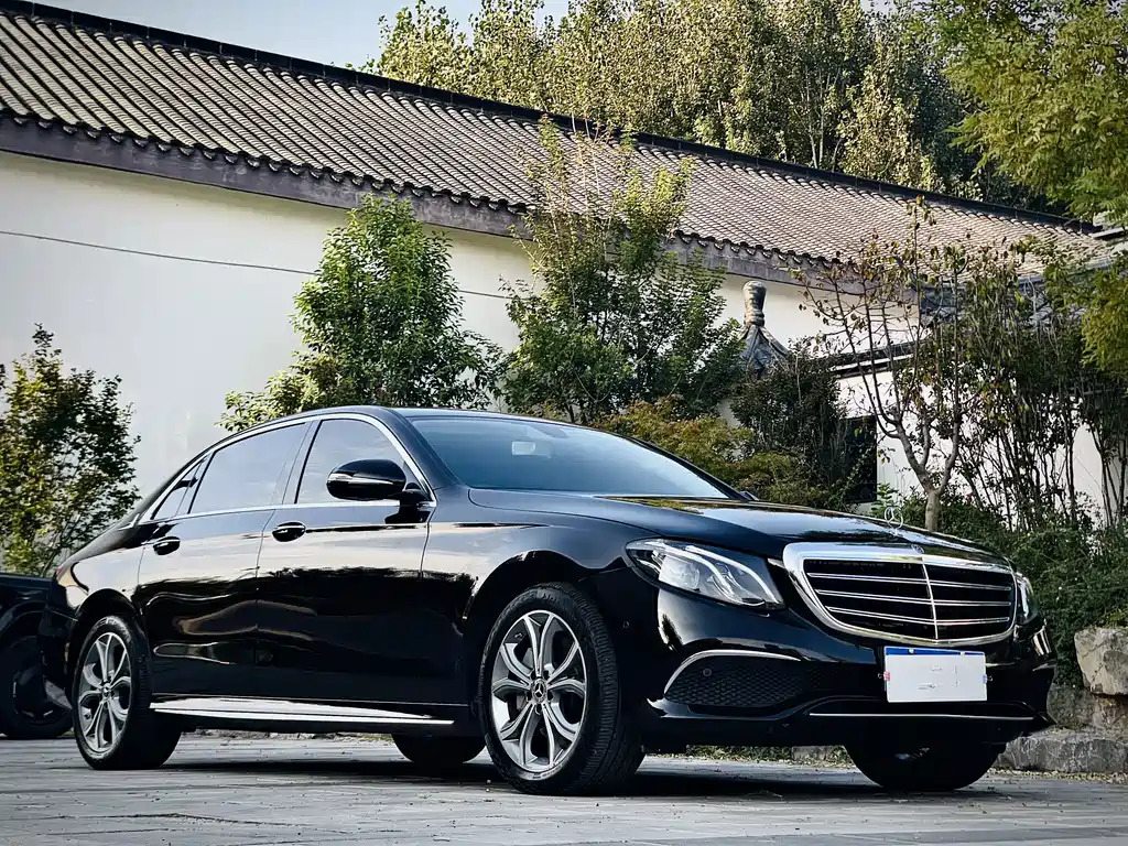 Mercedes-Benz E-Class — миниатюра 3