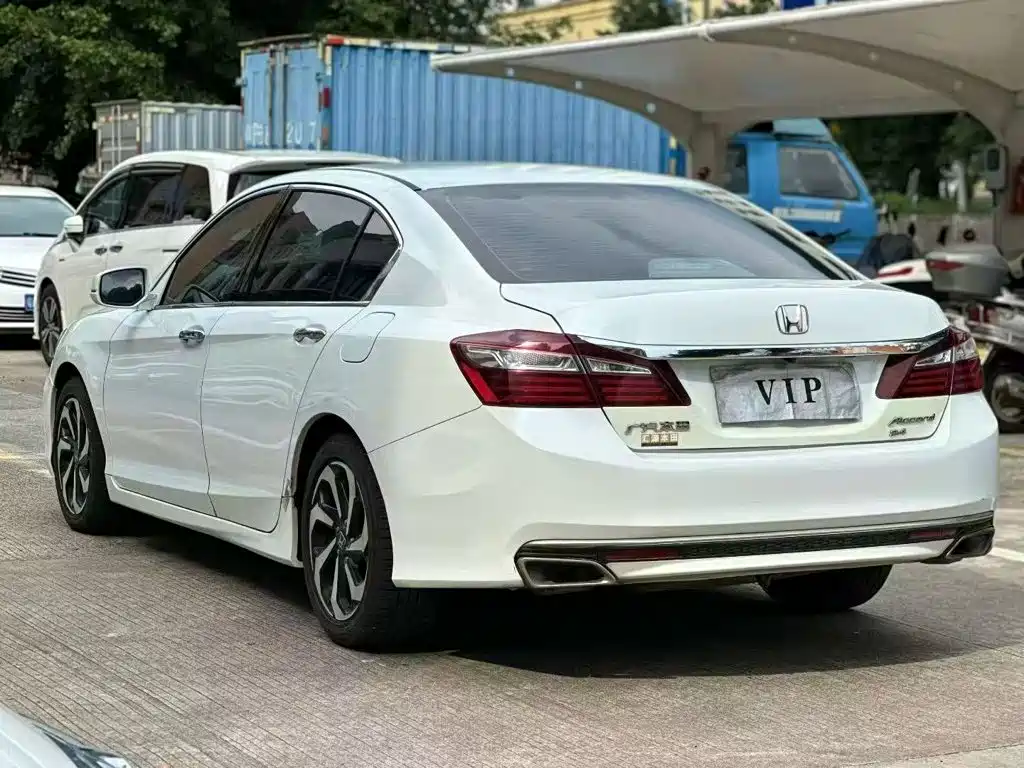Honda Accord — миниатюра 9