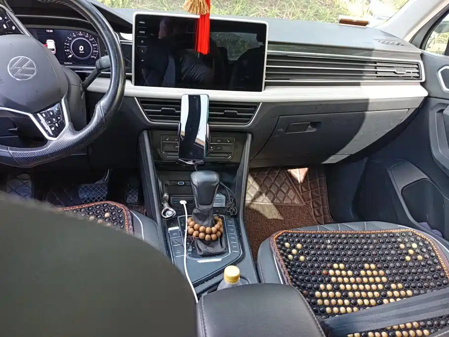 Volkswagen Tiguan L PHEV — миниатюра 16