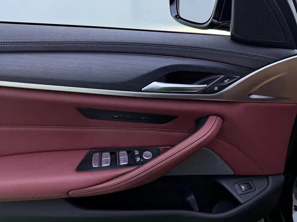 BMW 5 Series — миниатюра 15
