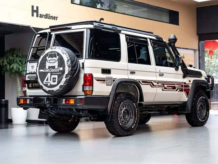 Toyota Land Cruiser LC76 2025 4.0L AT
