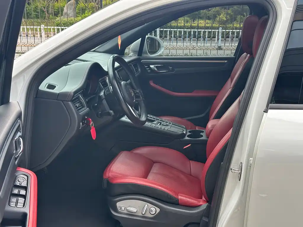 Porsche Macan — миниатюра 4