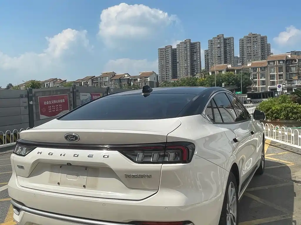 Ford Mondeo — миниатюра 9