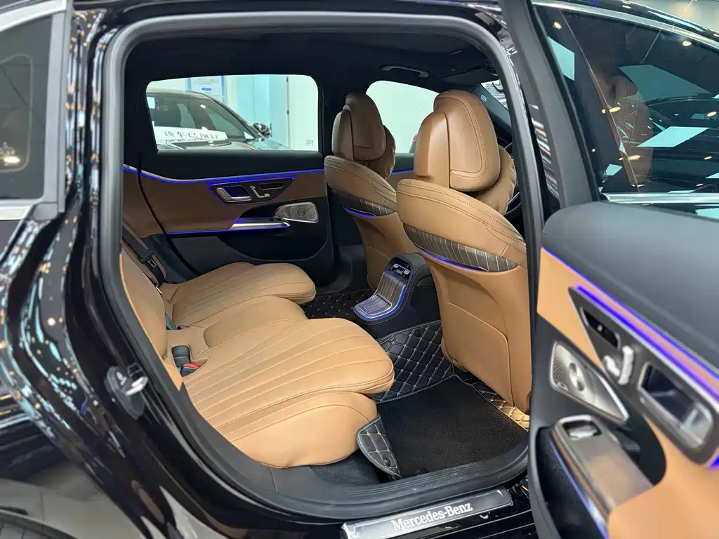 Mercedes-Benz E-Class — миниатюра 13