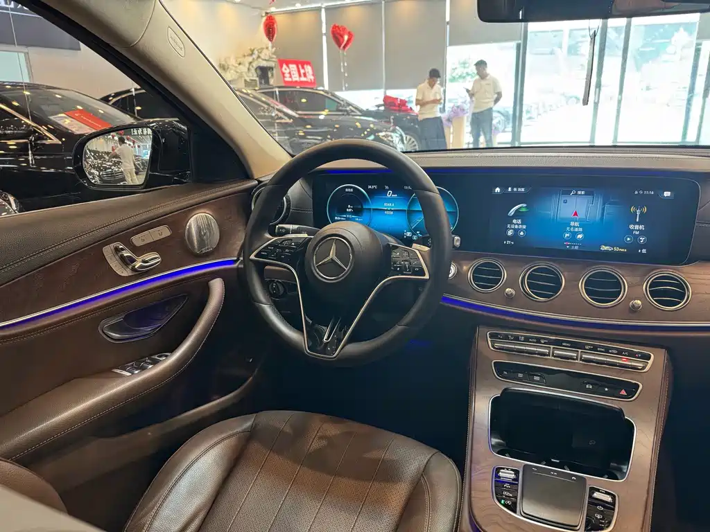 Mercedes-Benz E-Class — миниатюра 7