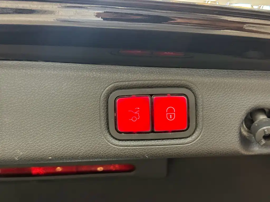 Mercedes-Benz E-Class — миниатюра 14