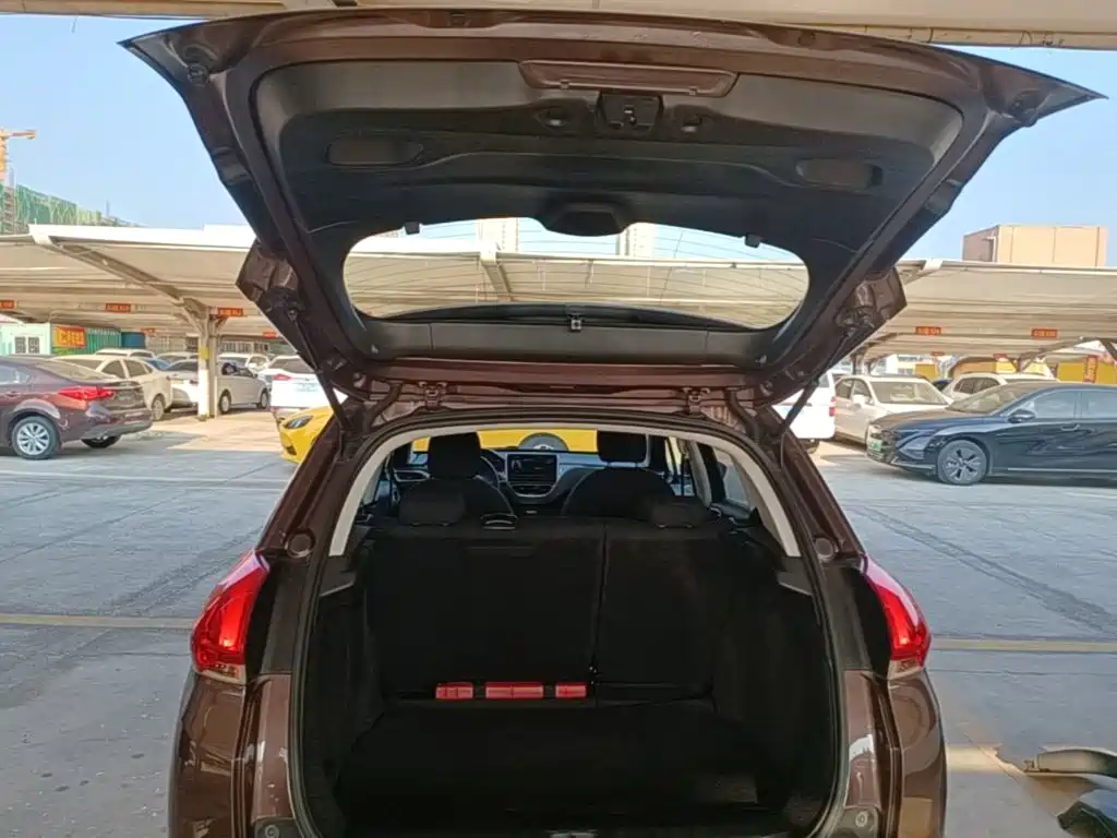 Peugeot 2008 — миниатюра 19