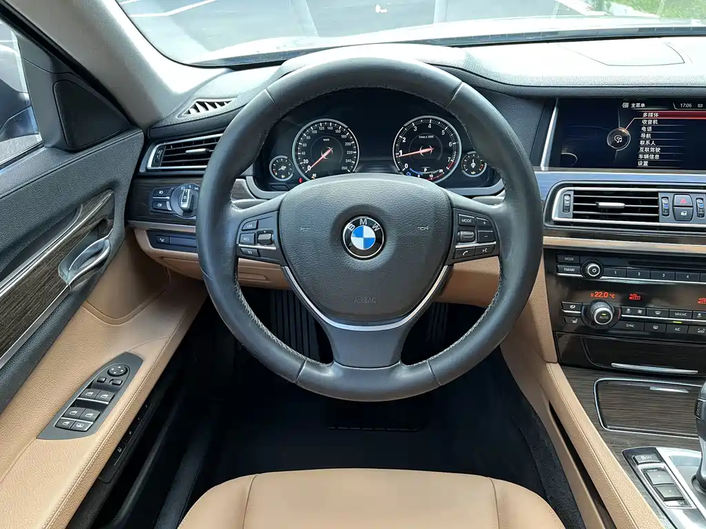 BMW 7 Series — миниатюра 12