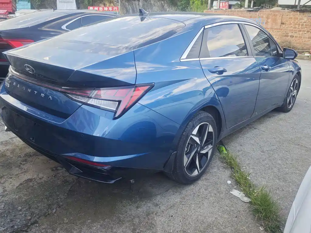 Hyundai Elantra — миниатюра 9
