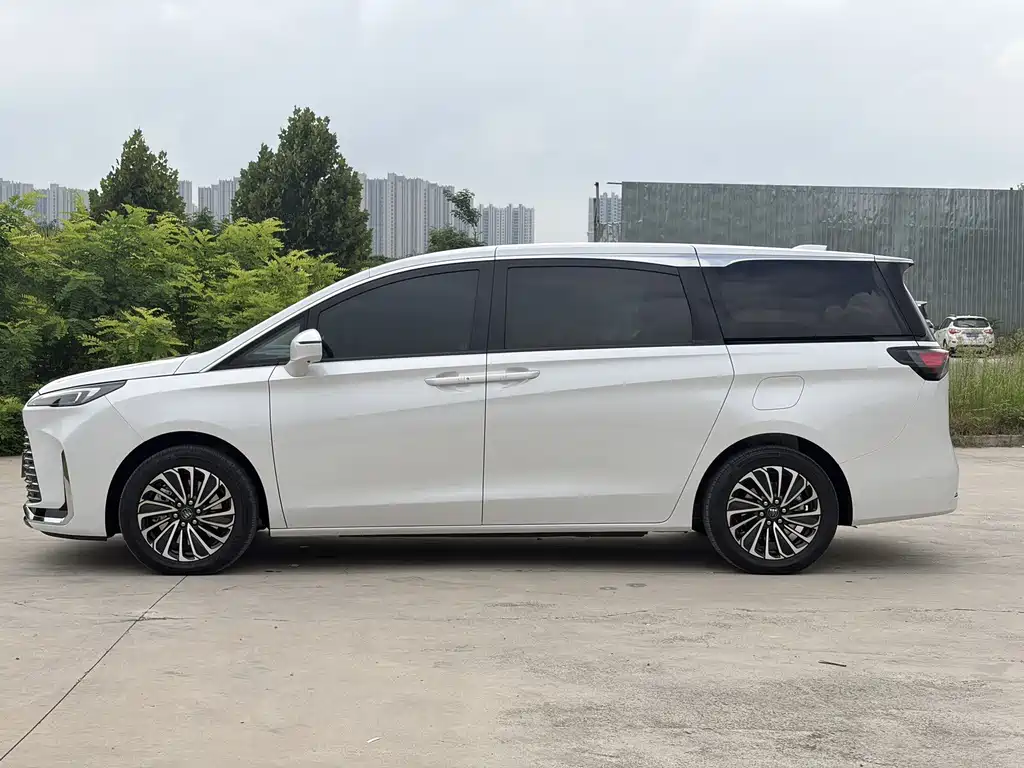 Buick GL8 Hybrid — миниатюра 9