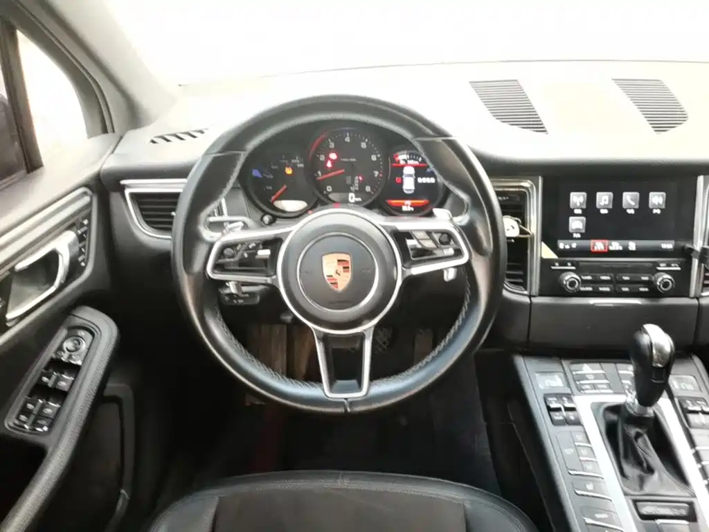 Porsche Macan — миниатюра 11