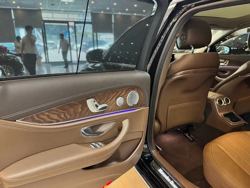 Mercedes-Benz E-Class — миниатюра 8