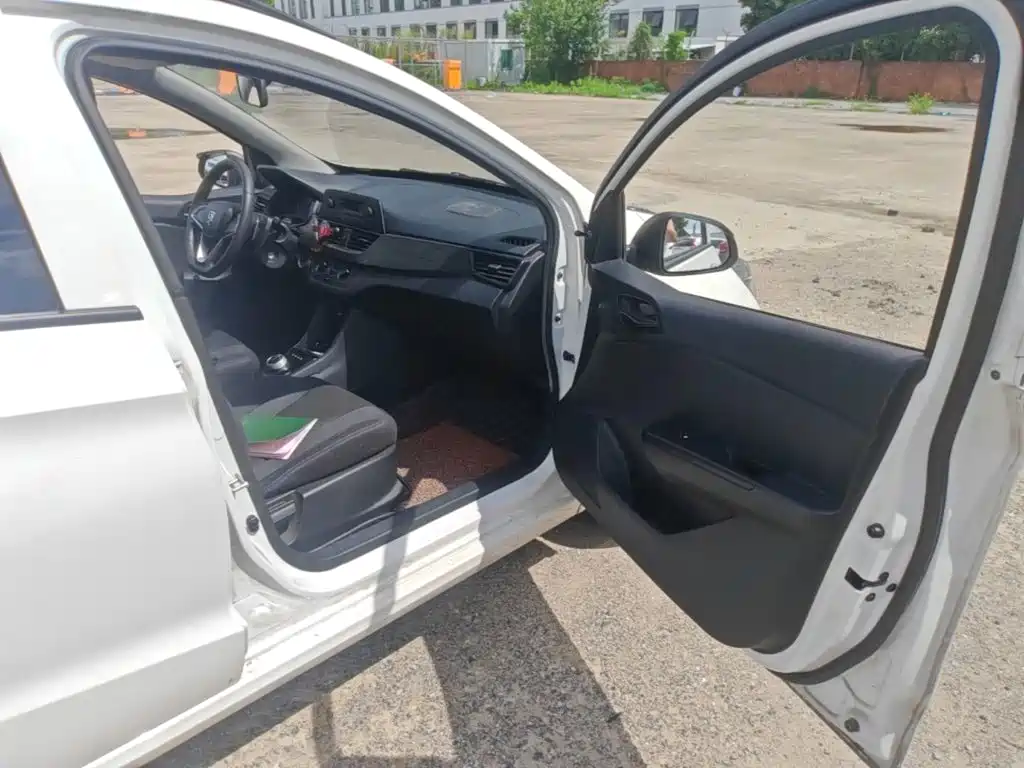 Baojun 310W — миниатюра 18