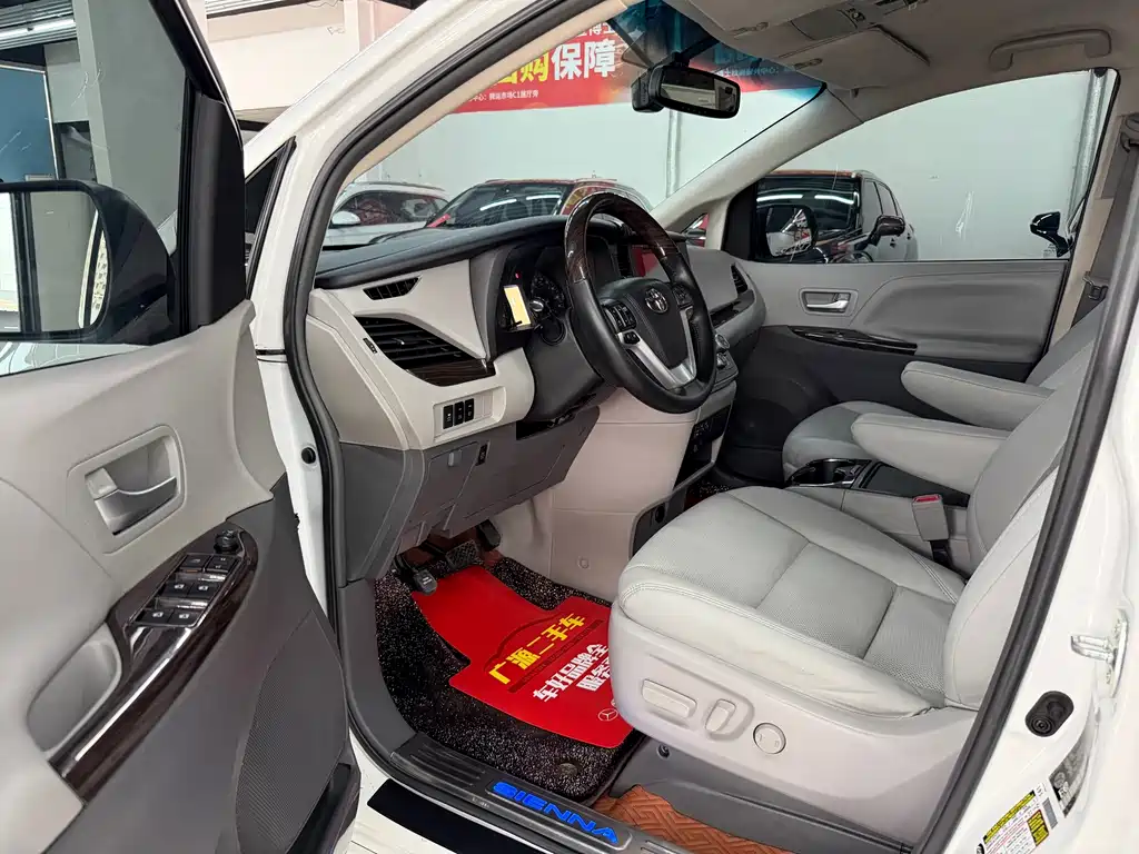 Toyota Sienna — миниатюра 7
