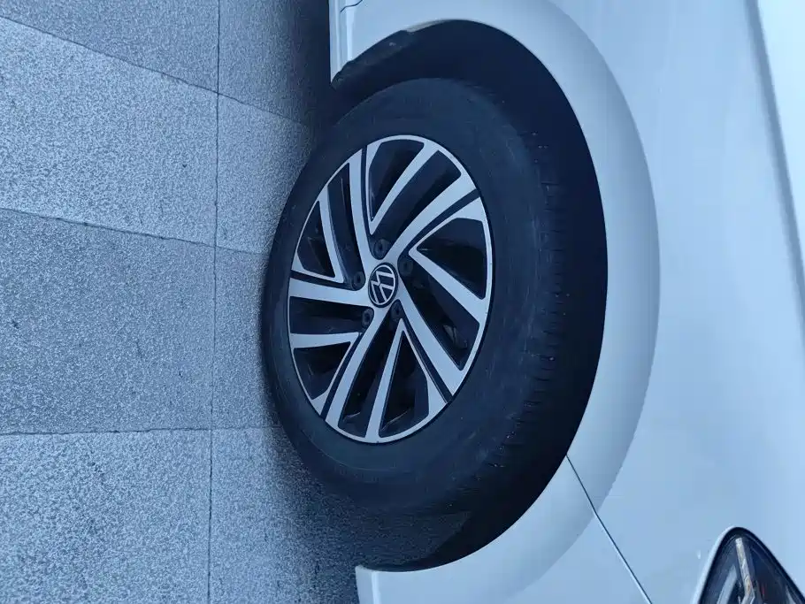 Volkswagen Lavida — миниатюра 6