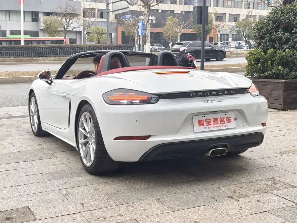 PORSCHE 718