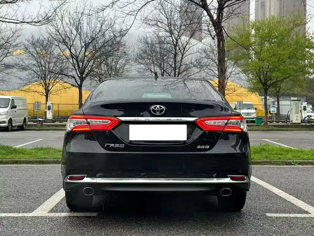 TOYOTA CAMRY