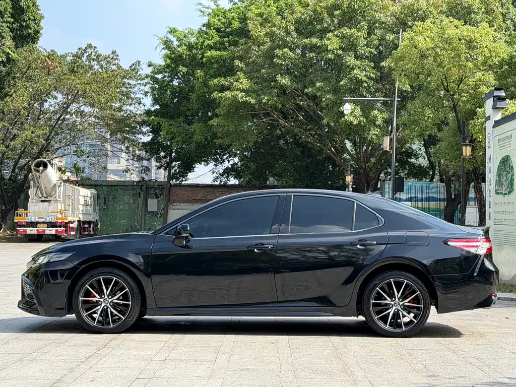 Toyota Camry — миниатюра 4