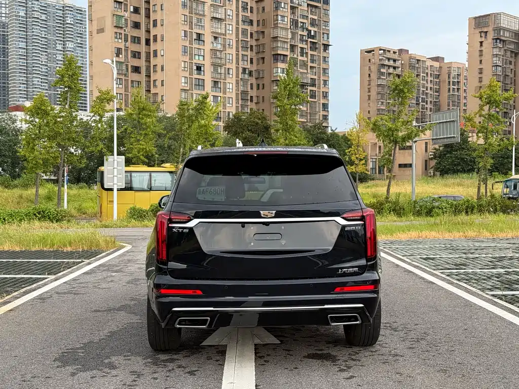 CADILLAC XT6