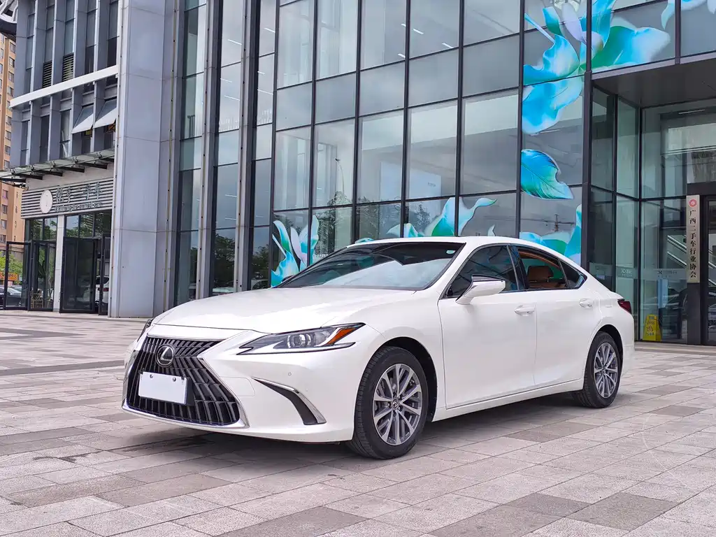 Купить Lexus ES