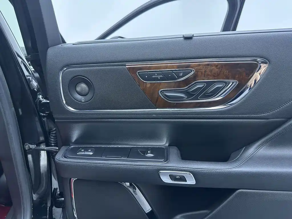 Lincoln Continental — миниатюра 20