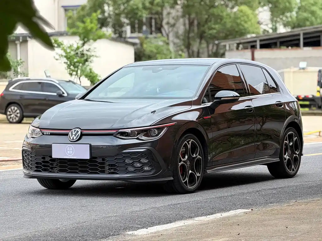 Купить Volkswagen Golf GTI