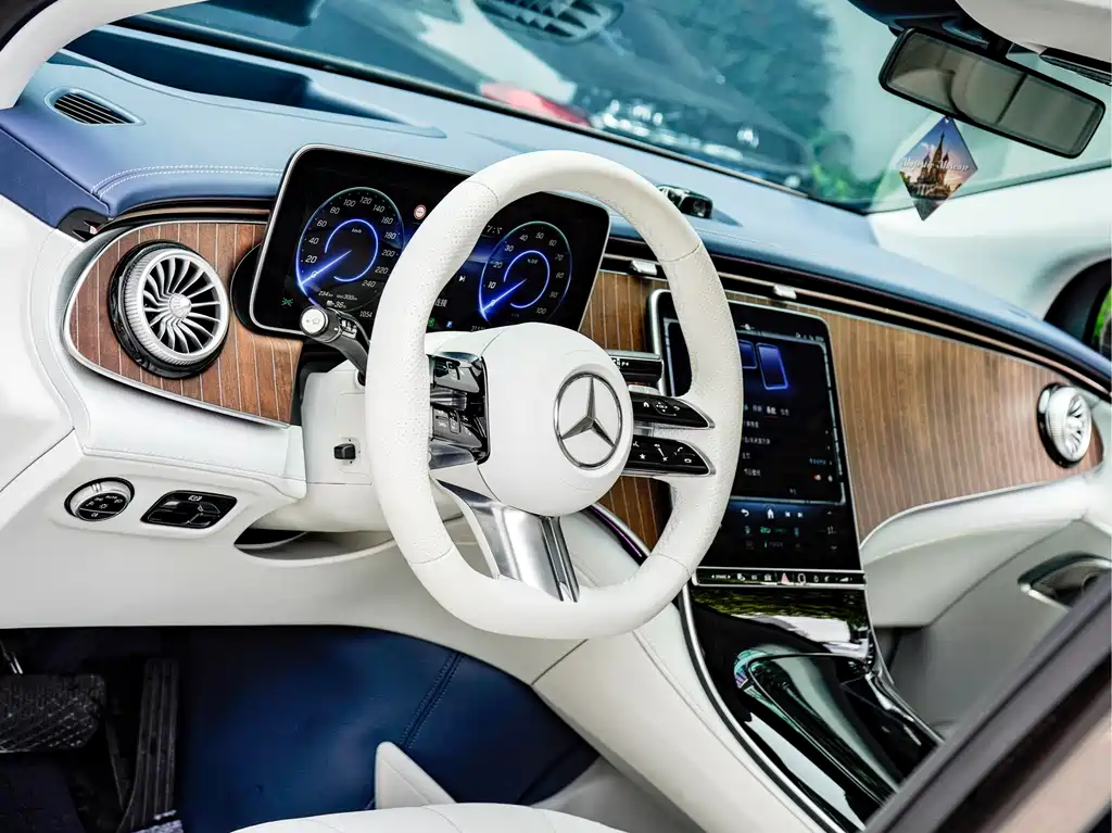 Mercedes-Benz EQE SUV — миниатюра 16