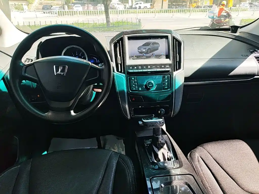 Luxgen U6 — миниатюра 10
