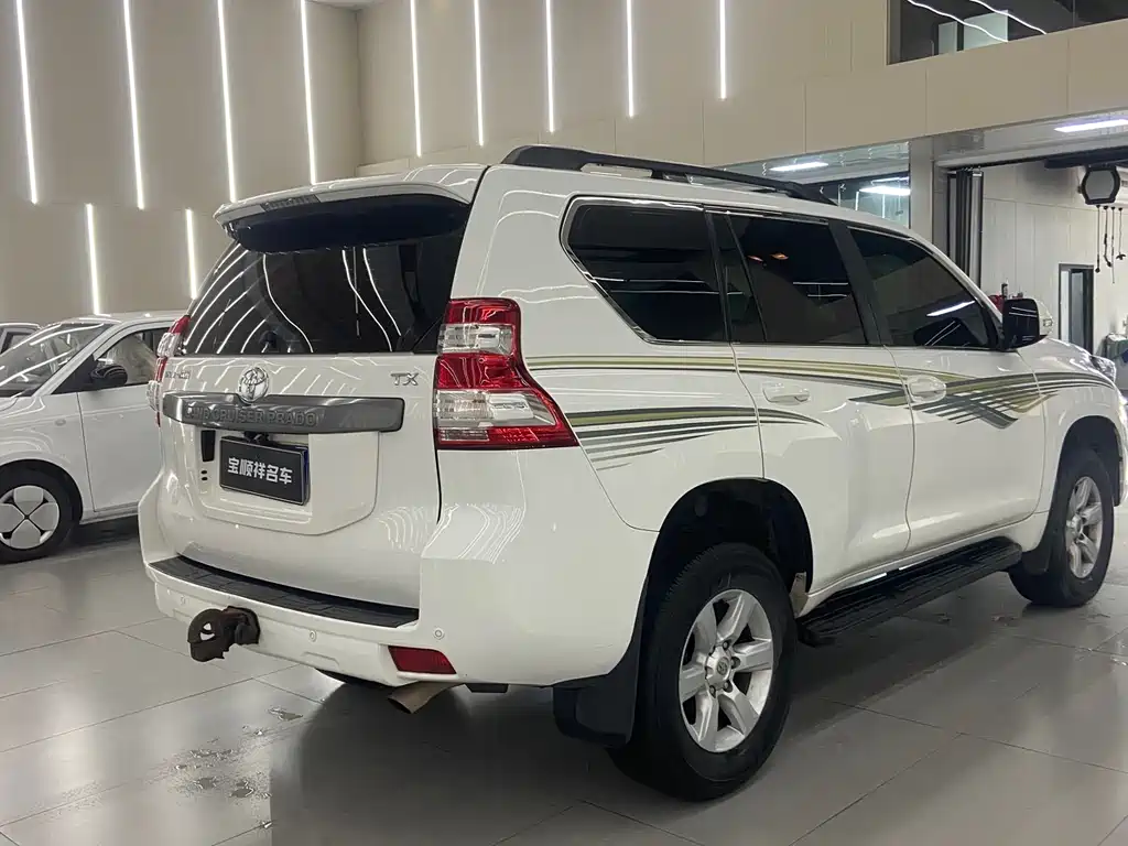 Toyota Land Cruiser Prado 2016 2.7L AT Standard