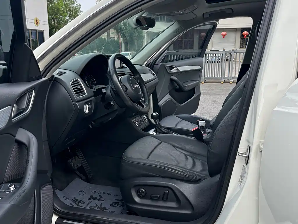 Audi Q3 2013 40 TFSI quattro Luxury