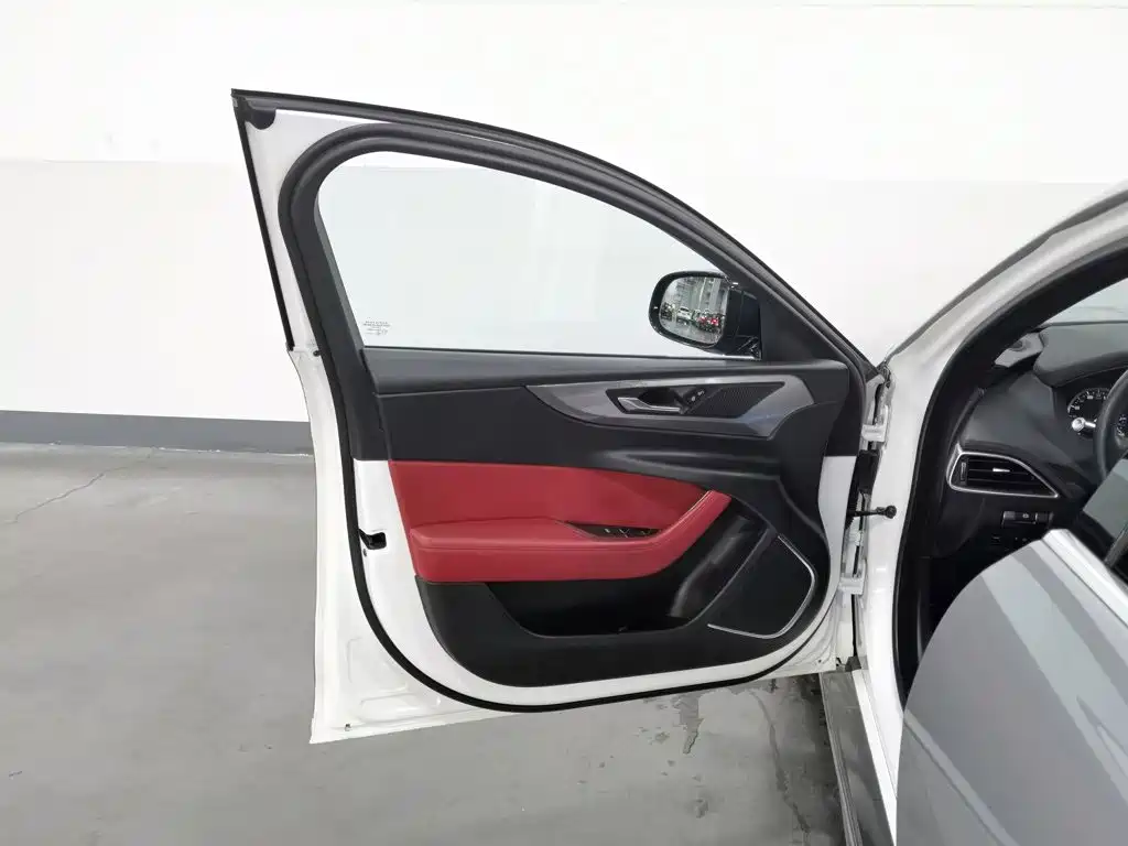 Jaguar XEL — миниатюра 8