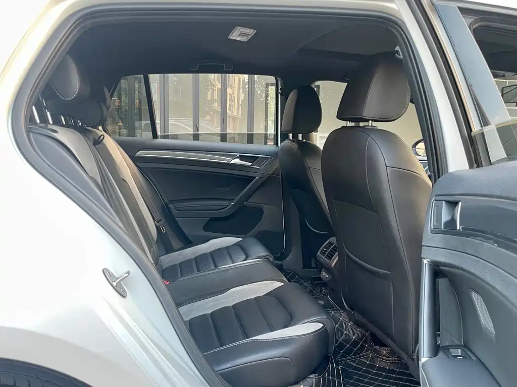 Volkswagen Golf — миниатюра 16